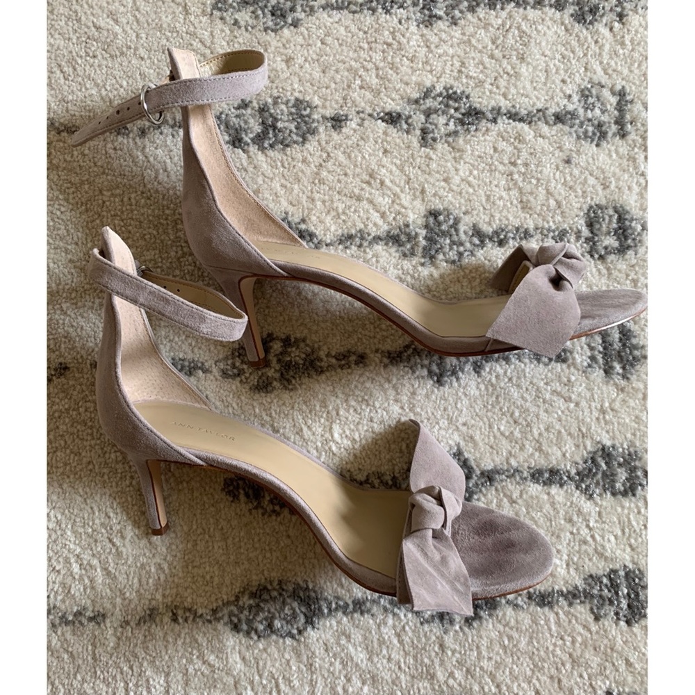 Ann Taylor gray suede heel sandal